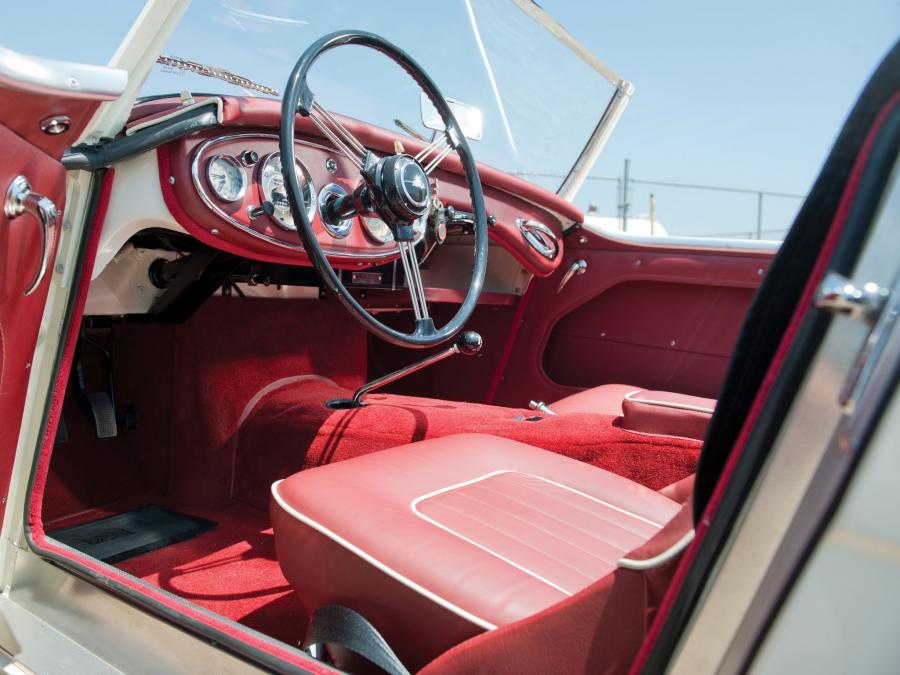 Интерьер Austin-Healey 100-6 (BN6) 1958 года  (фото 7 из 21)